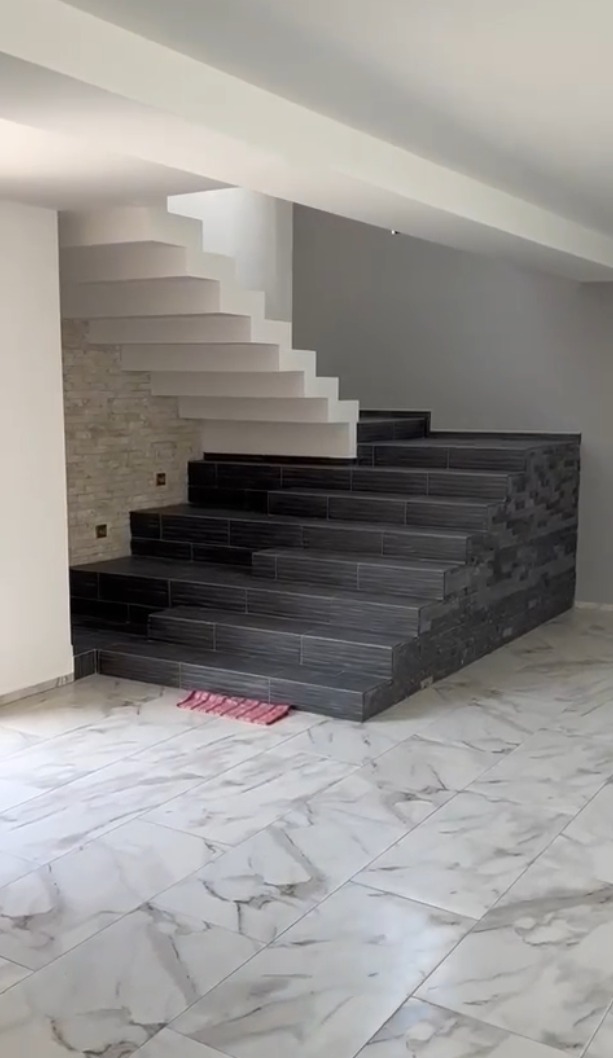 Escalera interior · Arkanna Homes